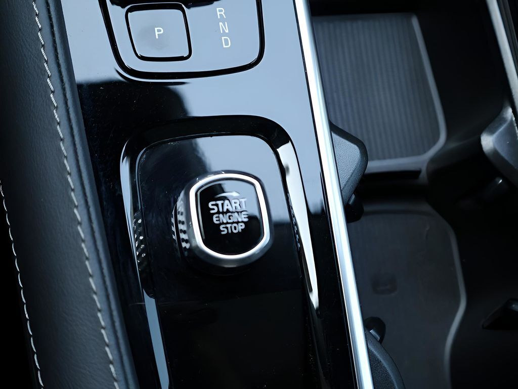 2025 Volvo XC90 B6 Ultra