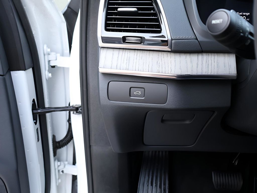 2025 Volvo XC90 B6 Ultra