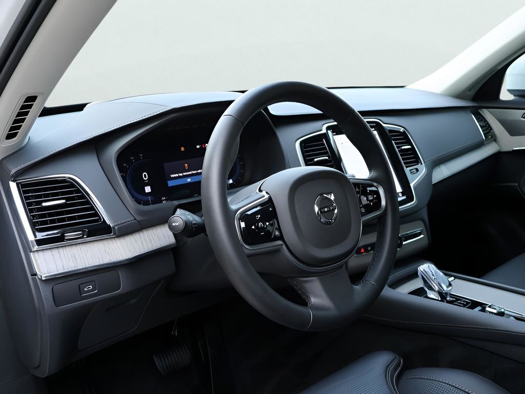 2025 Volvo XC90 B6 Ultra