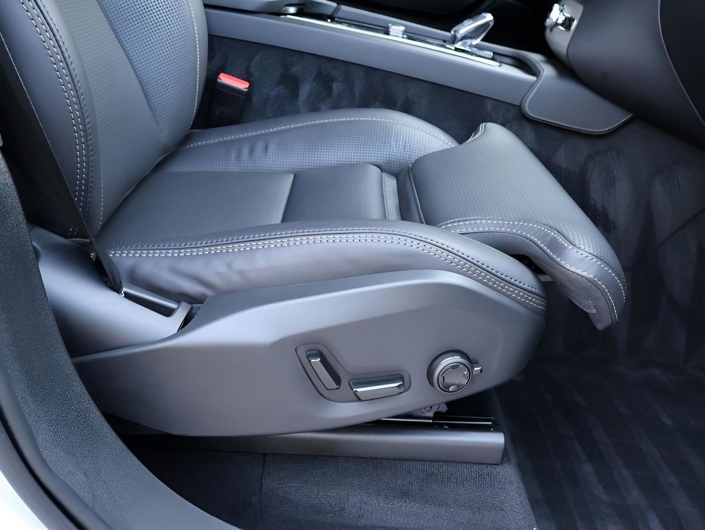 2025 Volvo XC90 B6 Ultra