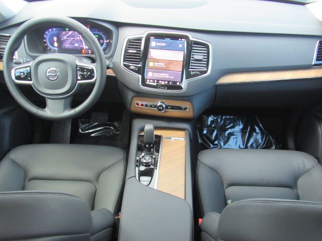 2025 Volvo XC90 Plug-In Hybrid T8 Plus 7-Seater 2025 Volvo XC90 Plug-In Hybrid T8 Plus 7-Seater