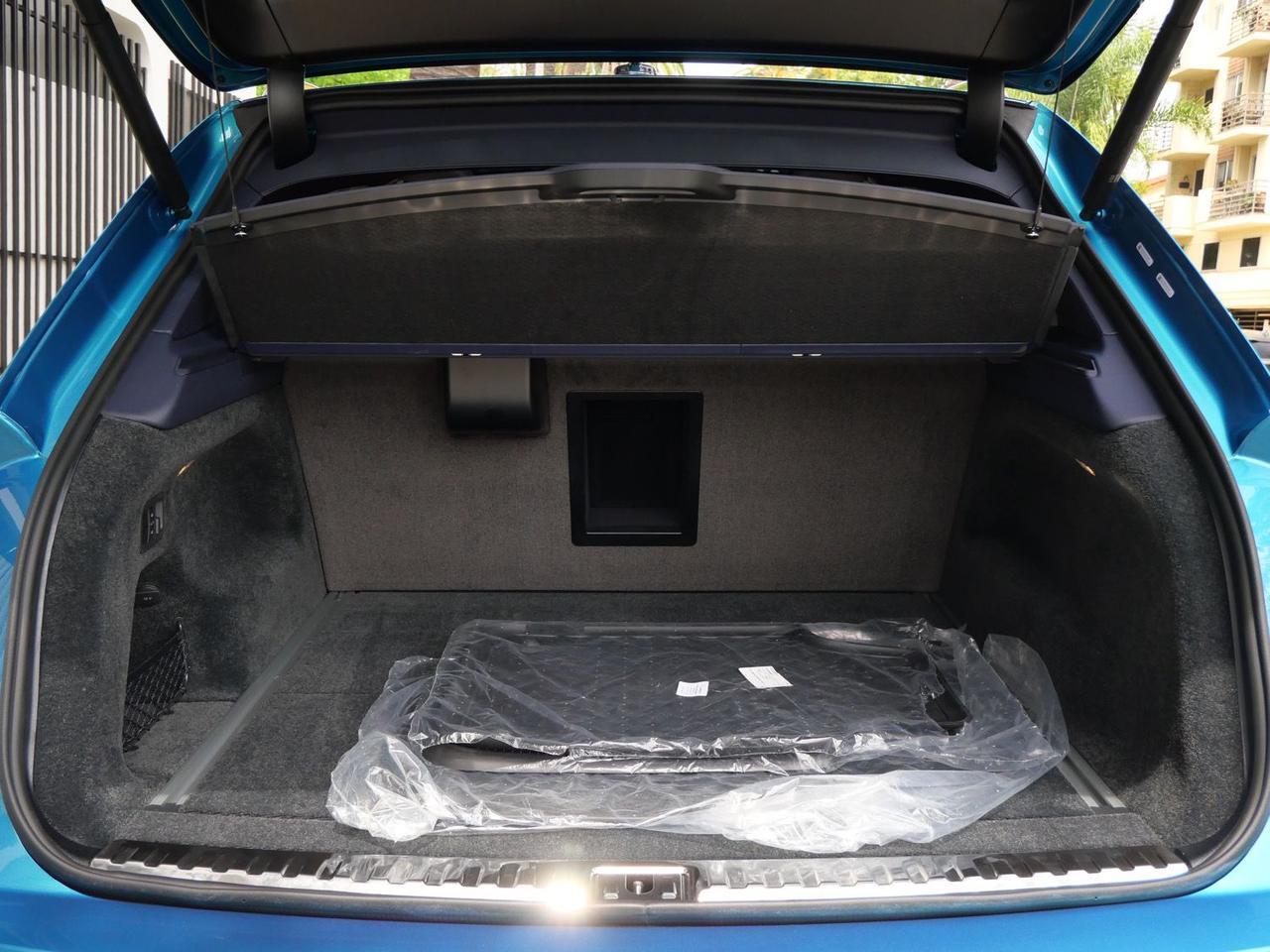 2026 Bentley Bentayga EWB Azure V8 Lawrence KS