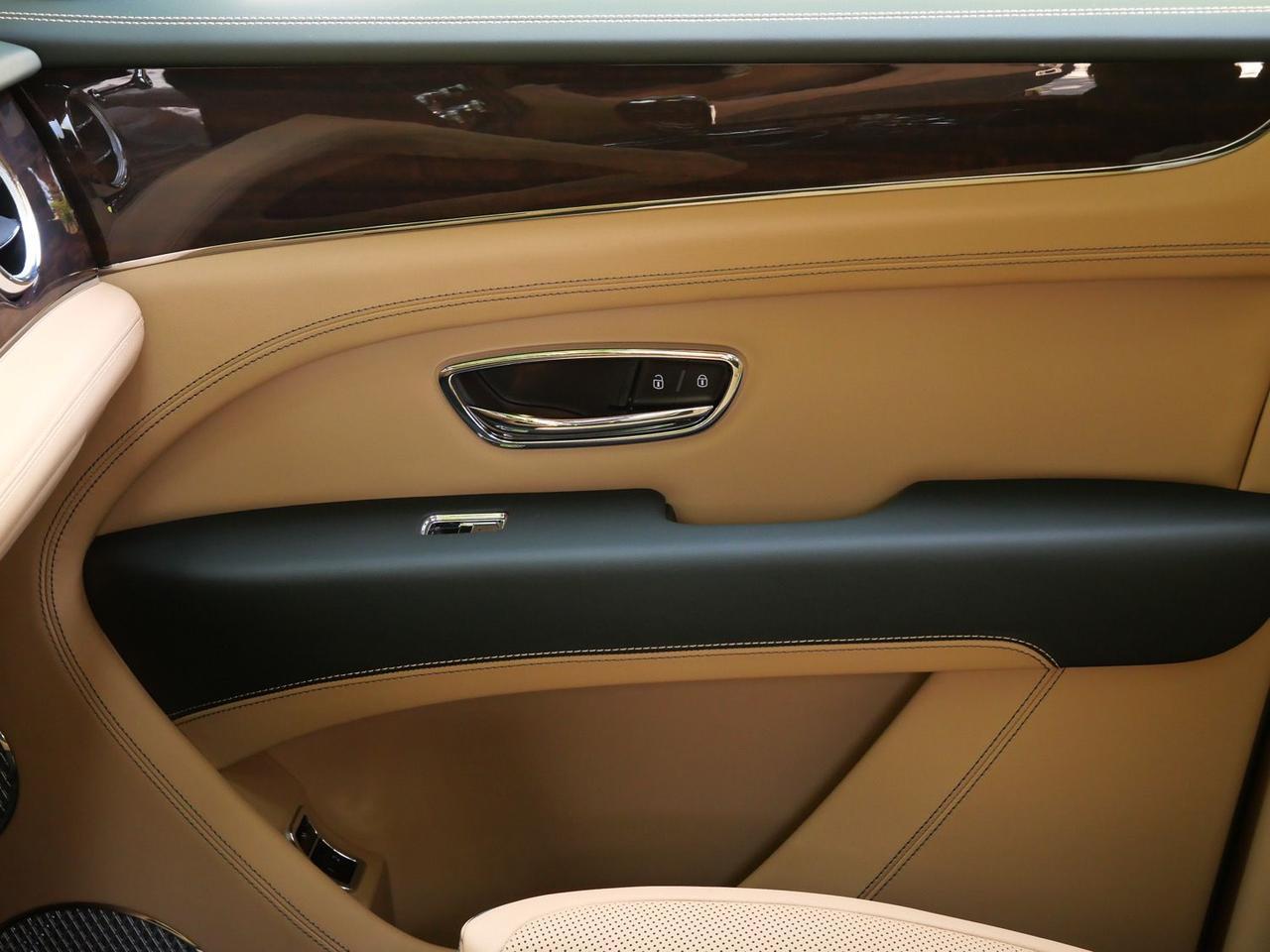2026 Bentley Bentayga Hybrid Lawrence KS