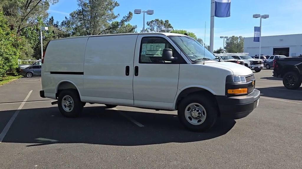 2026 Chevrolet Express 2500 Work Van 2026 Chevrolet Express 2500 Work Van
