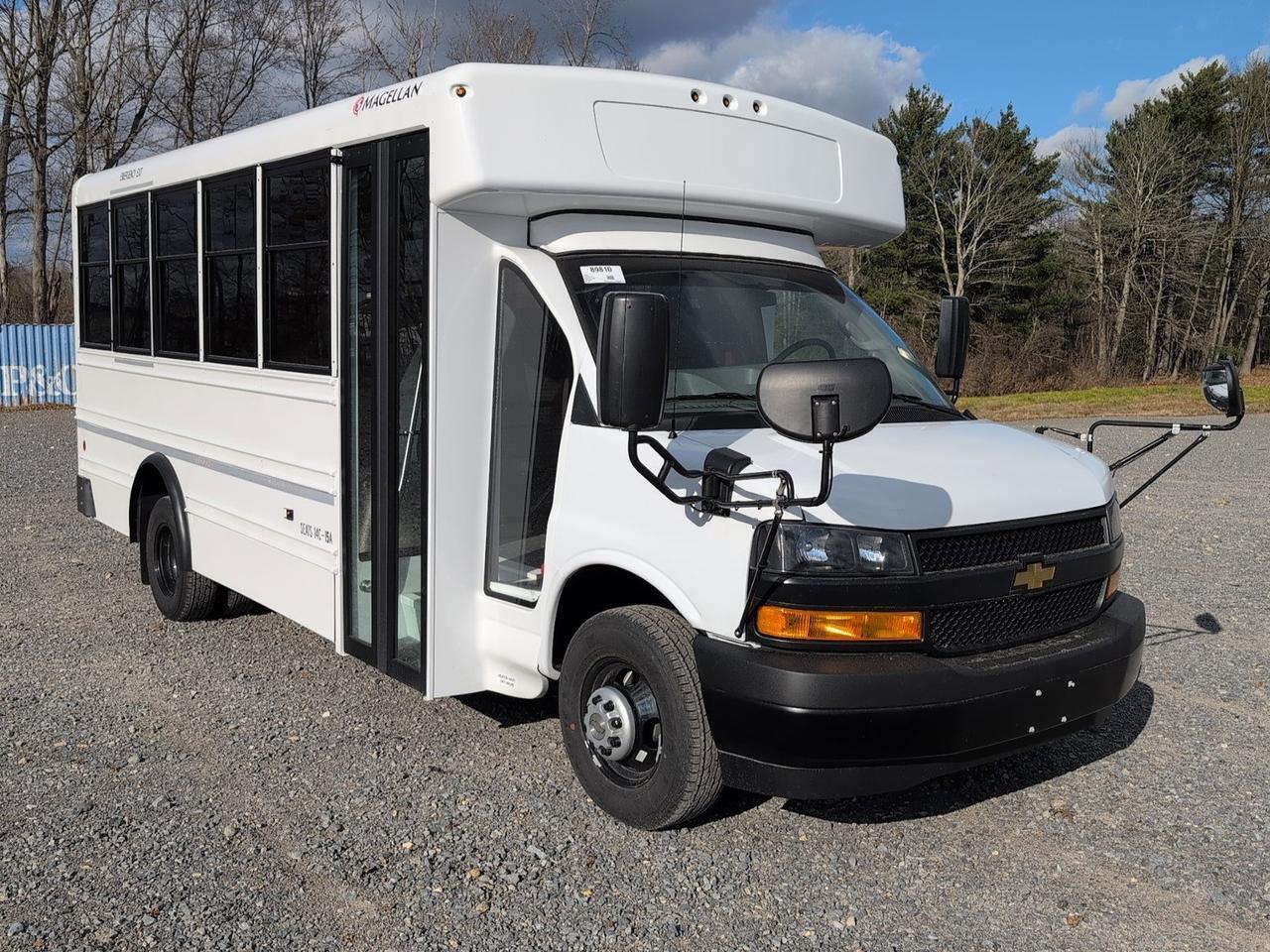 2024 Chevrolet Express Cutaway Base's photo