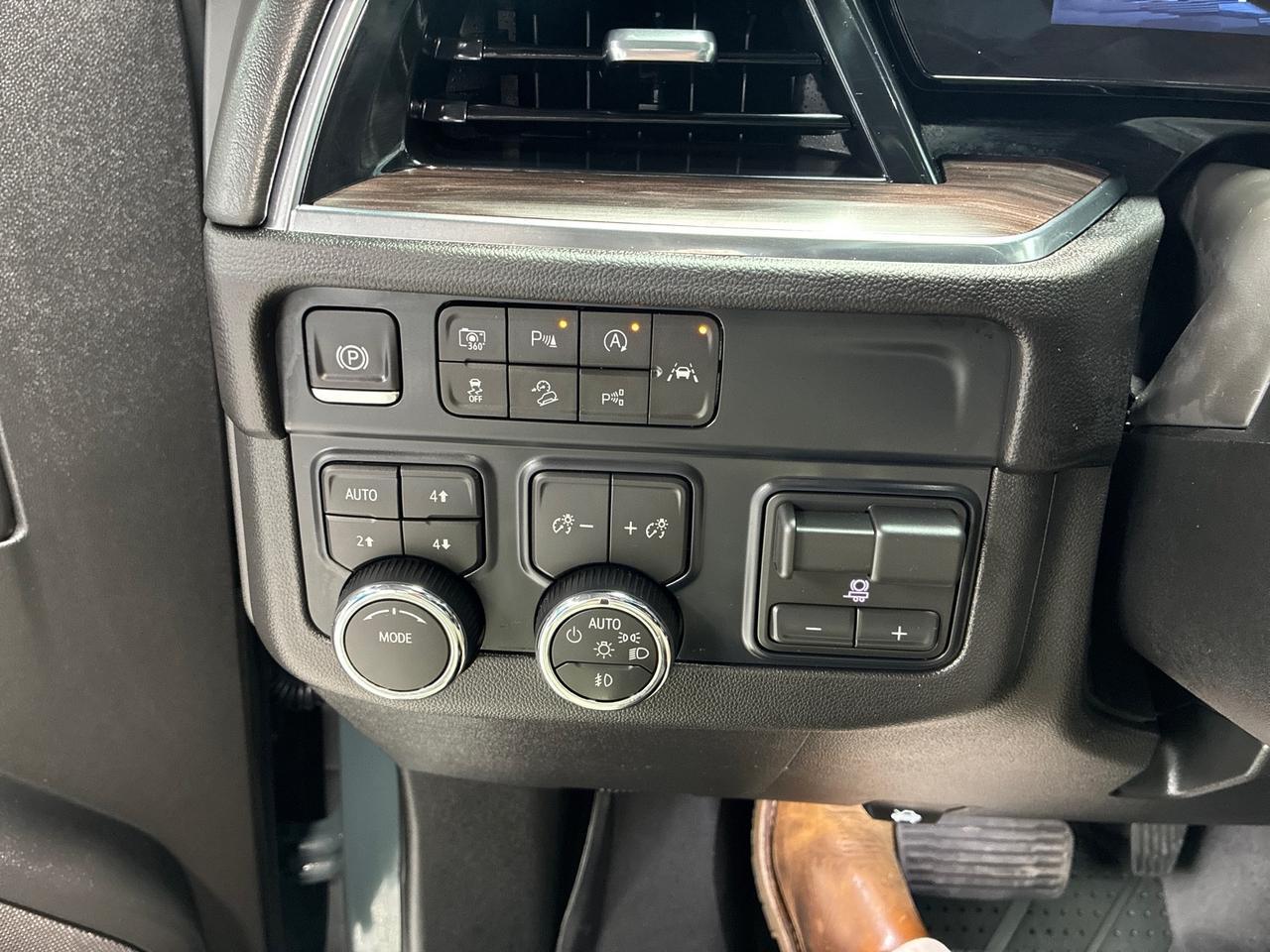 2026 Chevrolet Tahoe Z71, Comfort Pkg, Pano Roof, Buckets, All-Weather Floor Liners, Max Tow, Illuminated Liftgate Sill Houston TX 2026 Chevrolet Tahoe Z71, Comfort Pkg, Pano Roof, Buckets, All-Weather Floor Liners, Max Tow, Illuminated Liftgate Sill Houston TX
