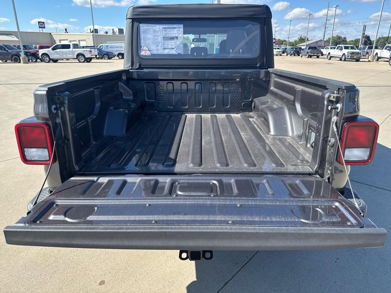 2026 Jeep Gladiator Sport Watertown SD 2026 Jeep Gladiator Sport Watertown SD