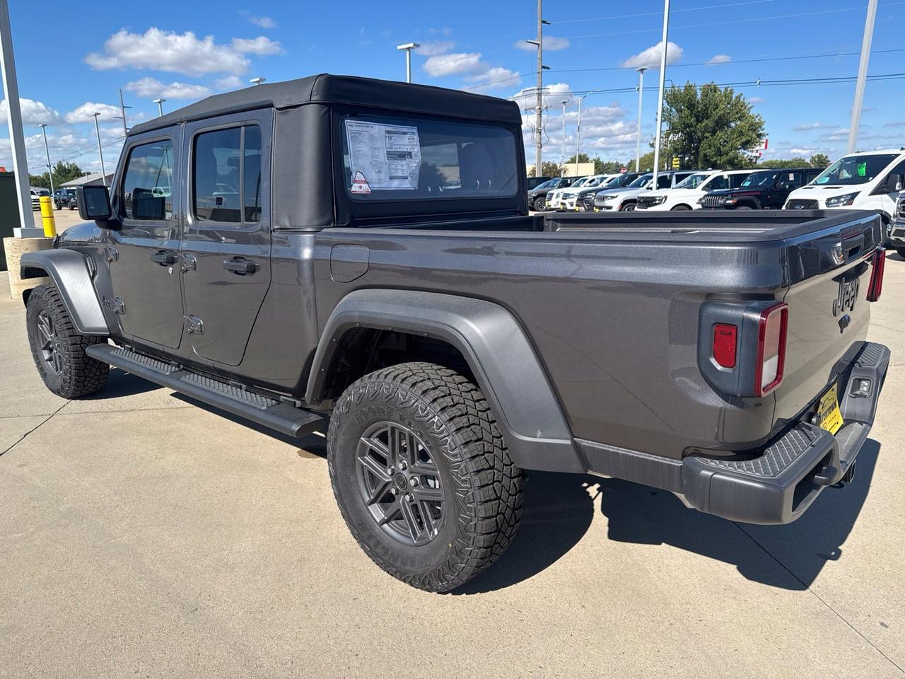 2026 Jeep Gladiator Sport Watertown SD 2026 Jeep Gladiator Sport Watertown SD