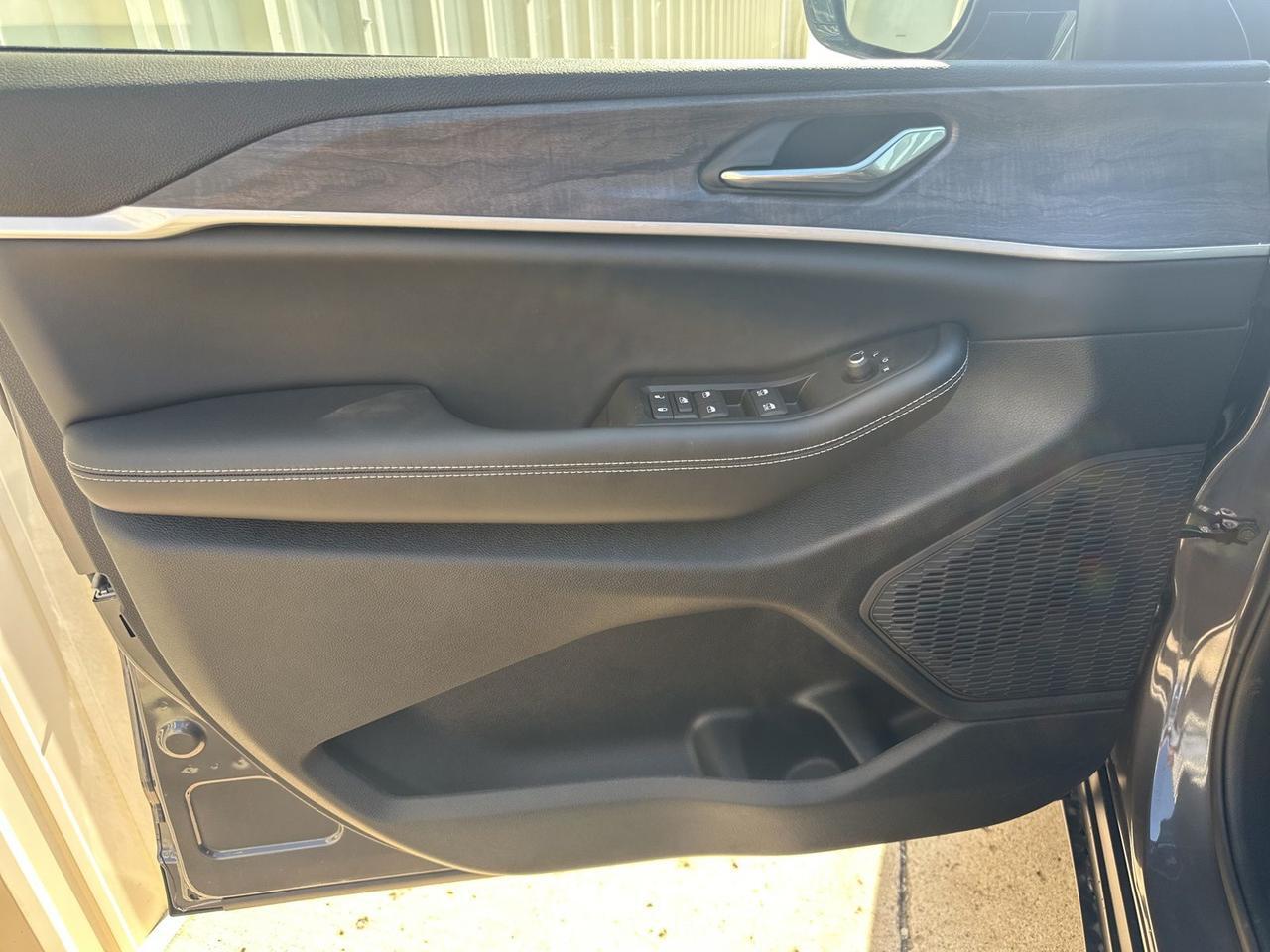 2026 Jeep Grand Cherokee L Altitude Watertown SD 2026 Jeep Grand Cherokee L Altitude Watertown SD