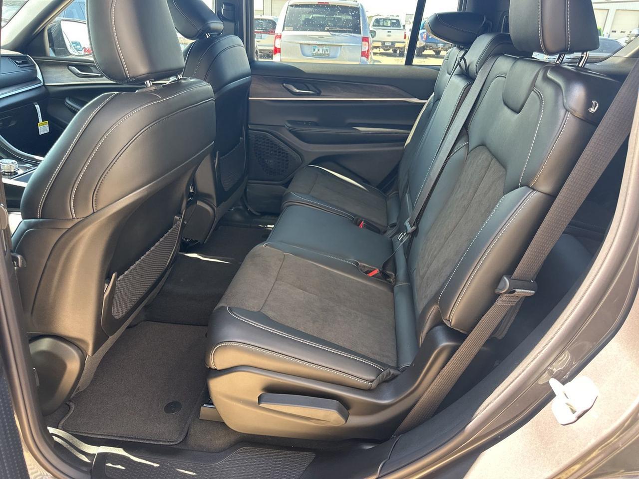 2026 Jeep Grand Cherokee L Laredo Watertown SD 2026 Jeep Grand Cherokee L Laredo Watertown SD