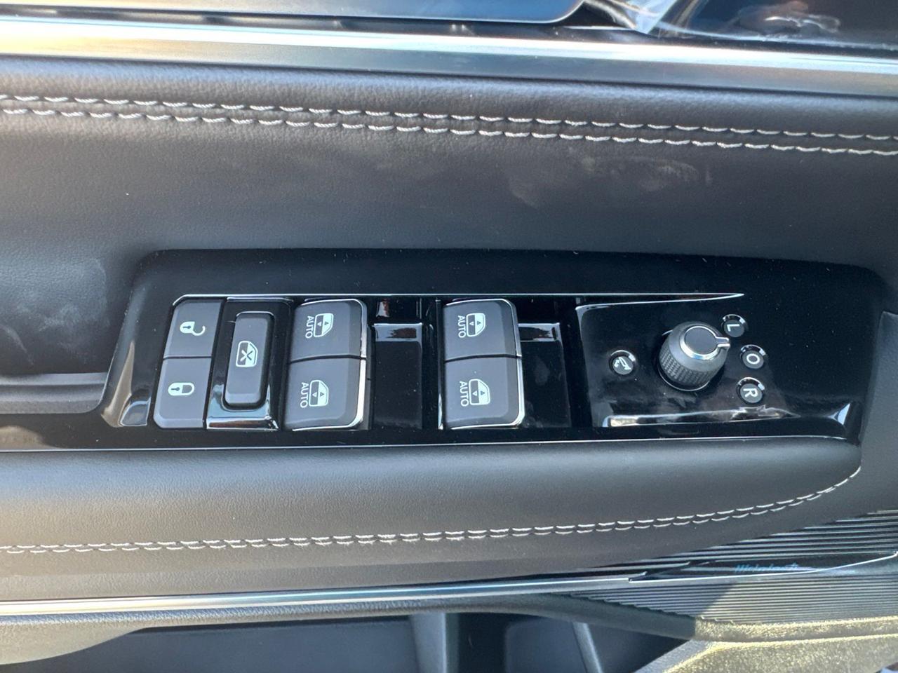 2026 Jeep Grand Wagoneer Summit Obsidian Watertown SD 2026 Jeep Grand Wagoneer Summit Obsidian Watertown SD