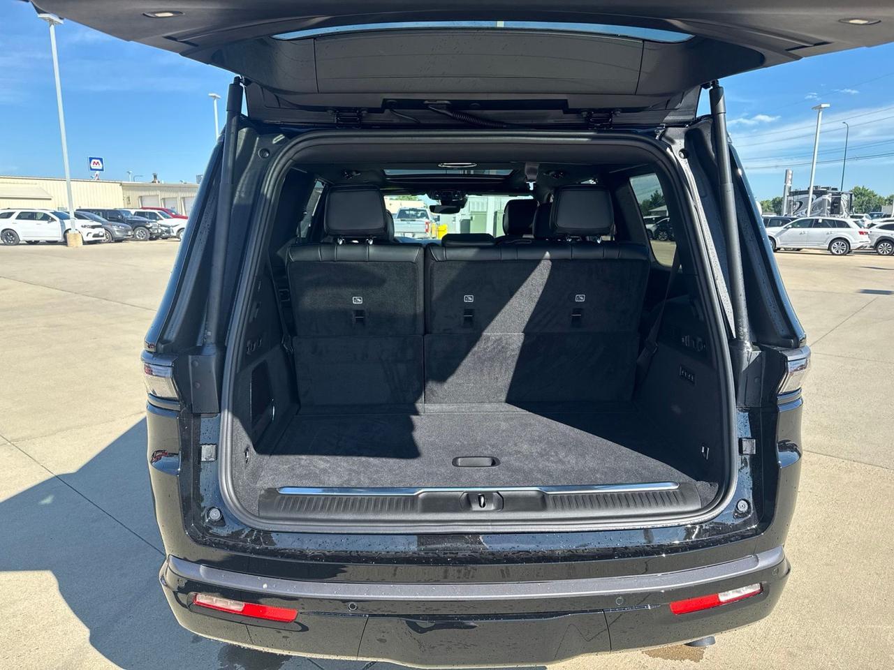 2026 Jeep Grand Wagoneer Summit Obsidian Watertown SD 2026 Jeep Grand Wagoneer Summit Obsidian Watertown SD