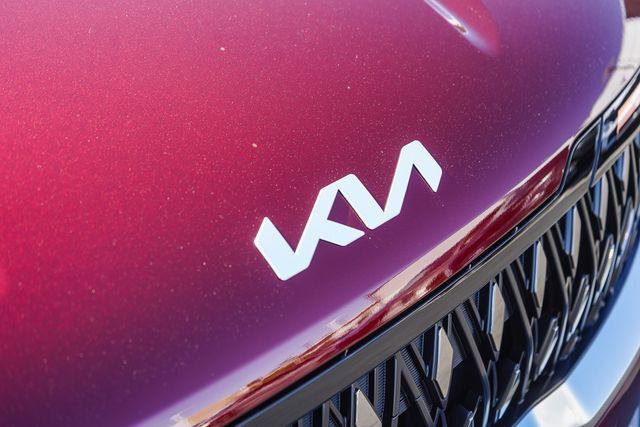 2026 Kia Carnival MPV Hybrid LXS Huntington Beach CA 2026 Kia Carnival MPV Hybrid LXS Huntington Beach CA