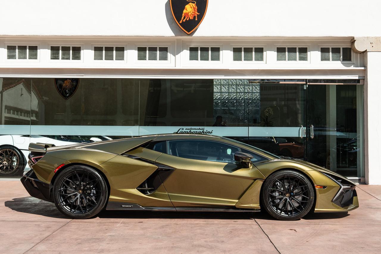 2026 Lamborghini Revuelto