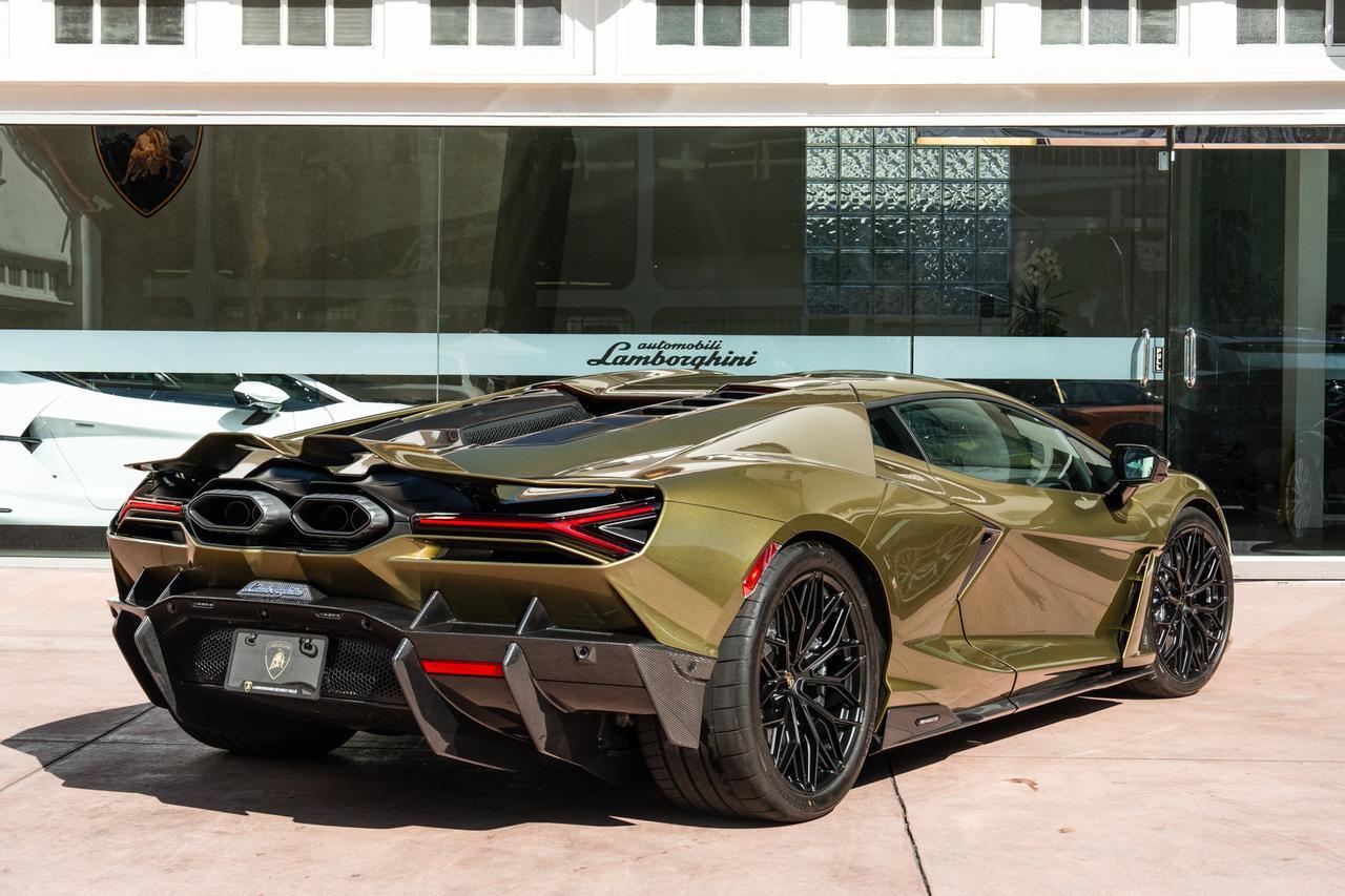 2026 Lamborghini Revuelto