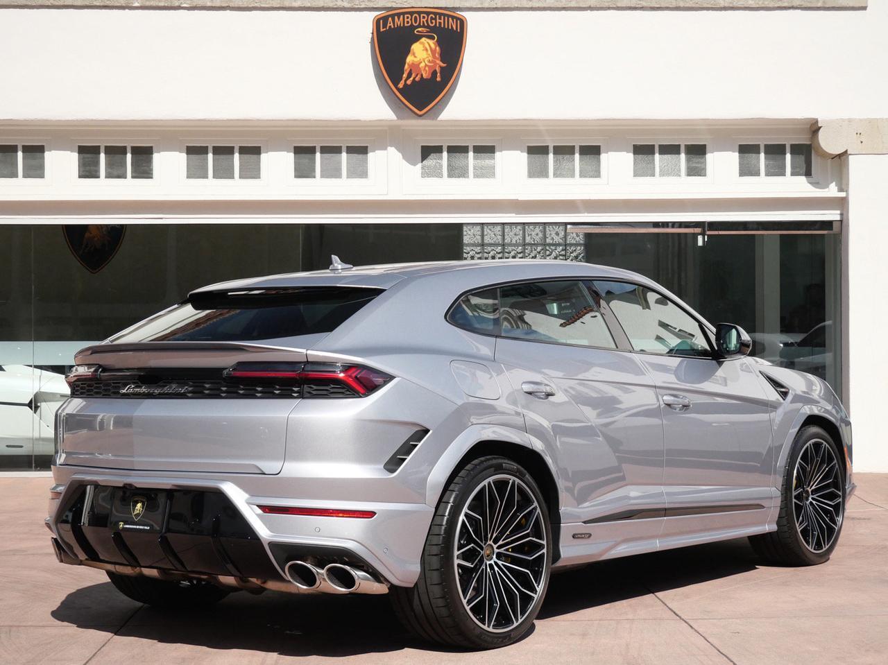 2026 Lamborghini Urus SE Lawrence KS