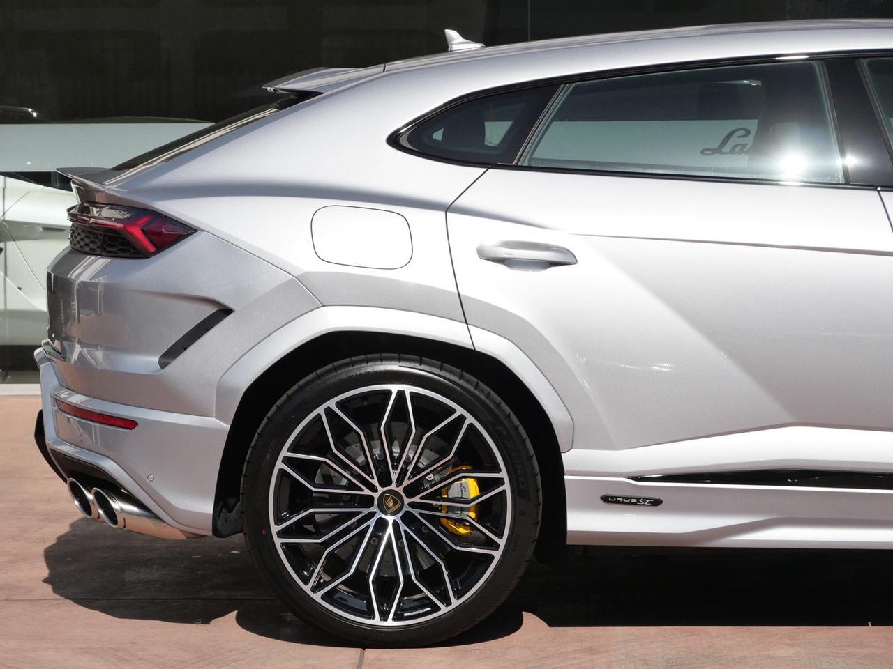 2026 Lamborghini Urus SE Lawrence KS
