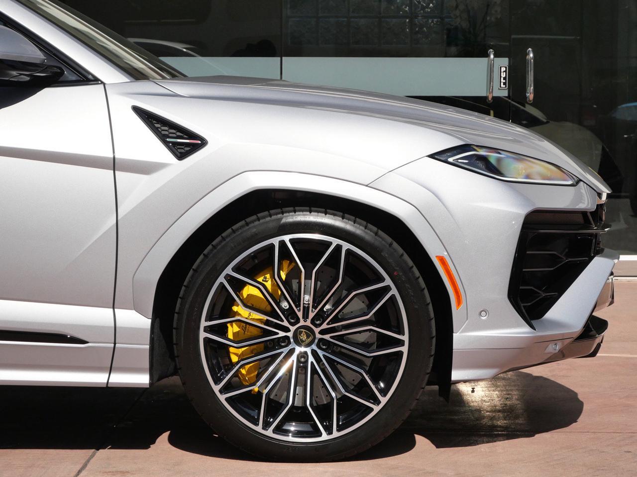 2026 Lamborghini Urus SE Lawrence KS