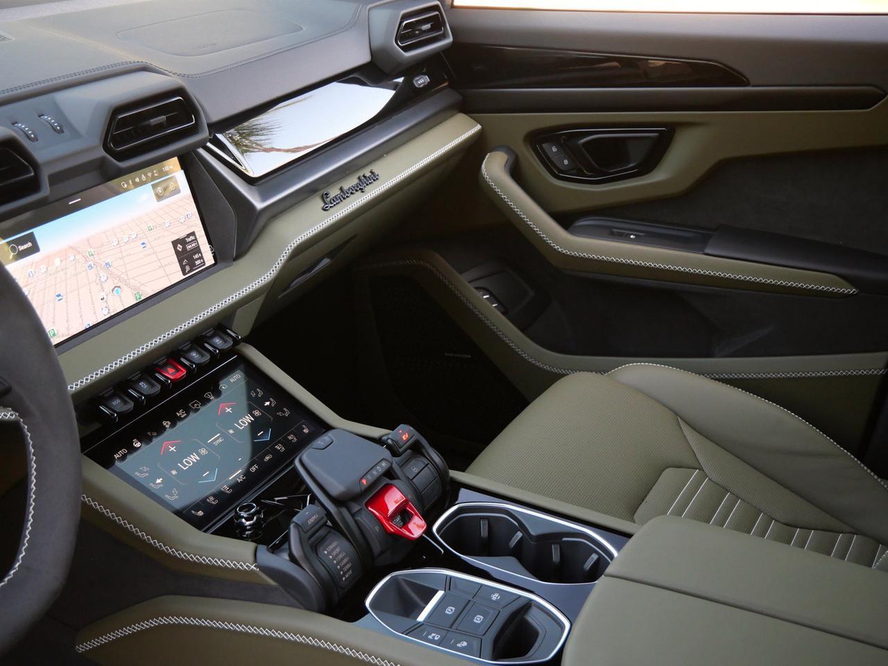 2026 Lamborghini Urus SE Lawrence KS