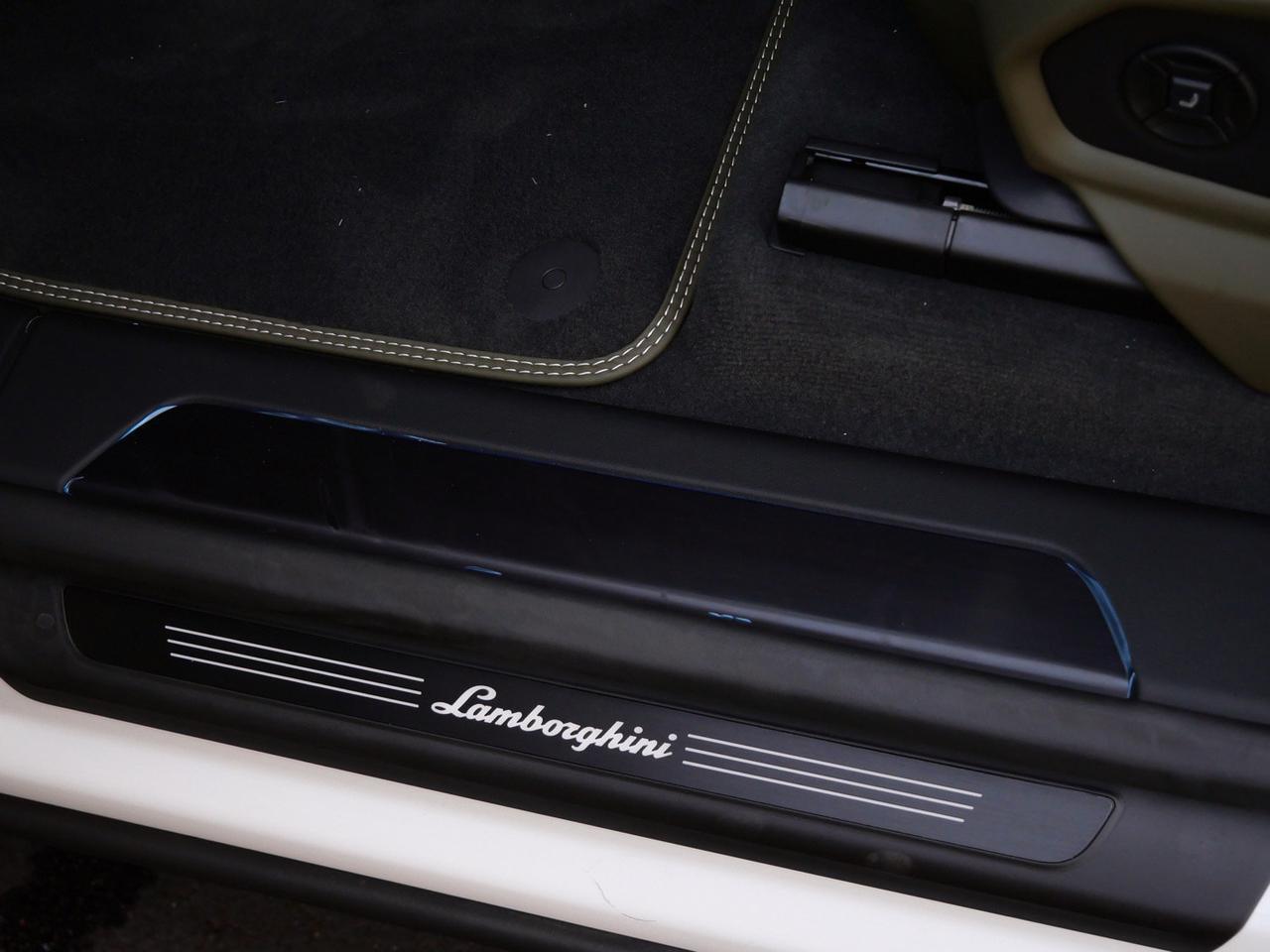 2026 Lamborghini Urus SE Lawrence KS