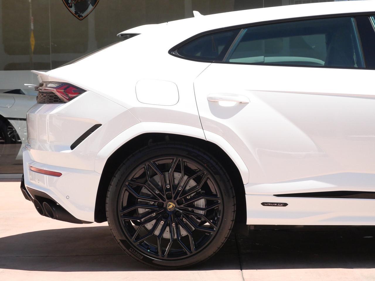 2026 Lamborghini Urus SE Lawrence KS