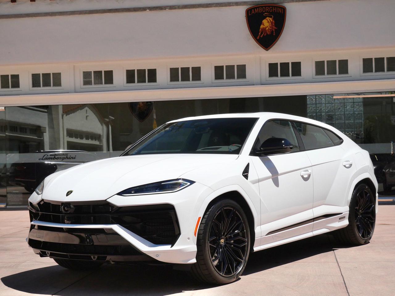2026 Lamborghini Urus SE Lawrence KS