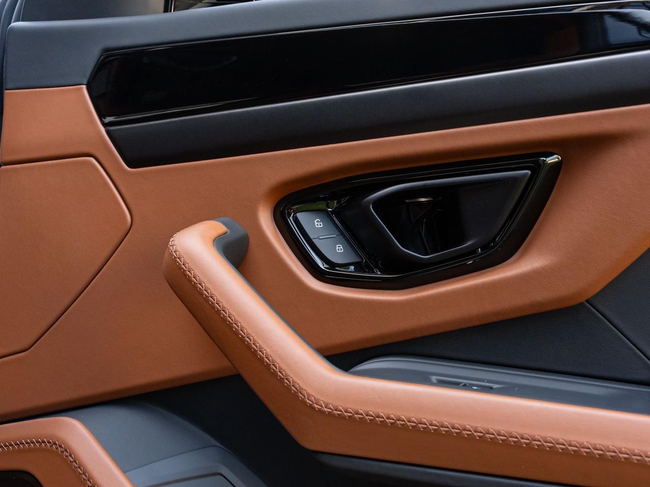 2026 Lamborghini Urus SE SE Lawrence KS