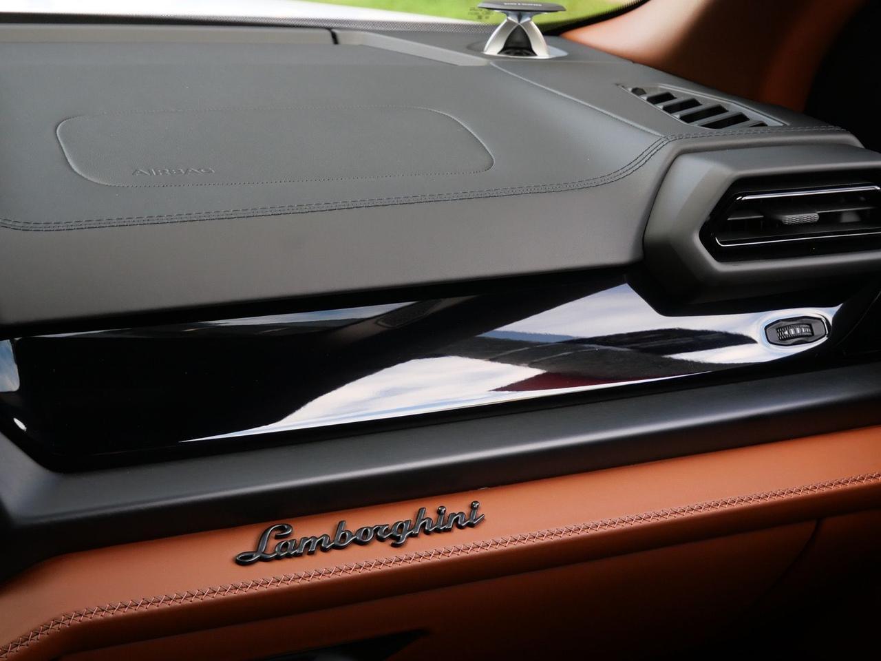 2026 Lamborghini Urus SE SE Lawrence KS