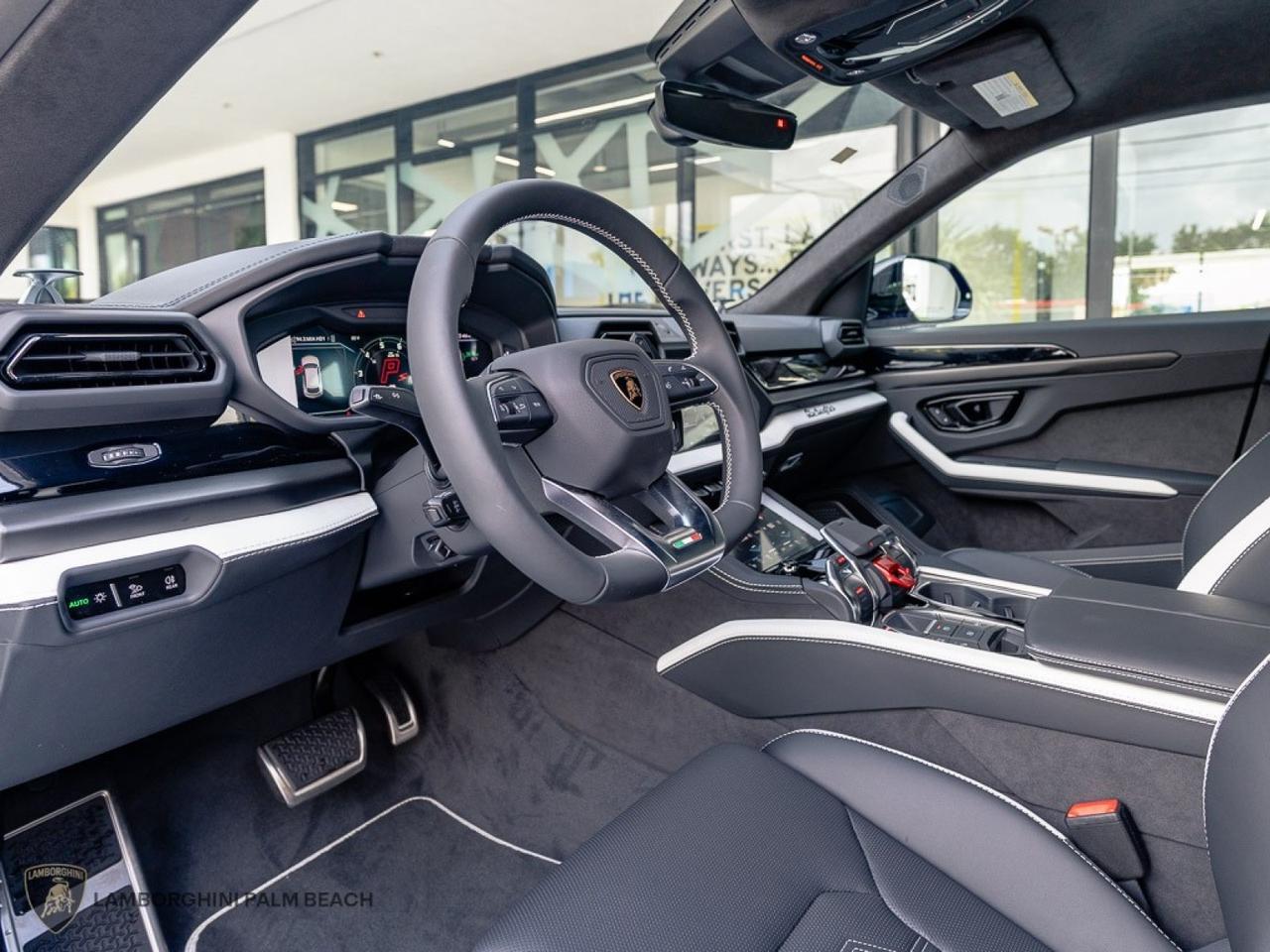 2026 Lamborghini Urus SE West Palm Beach FL