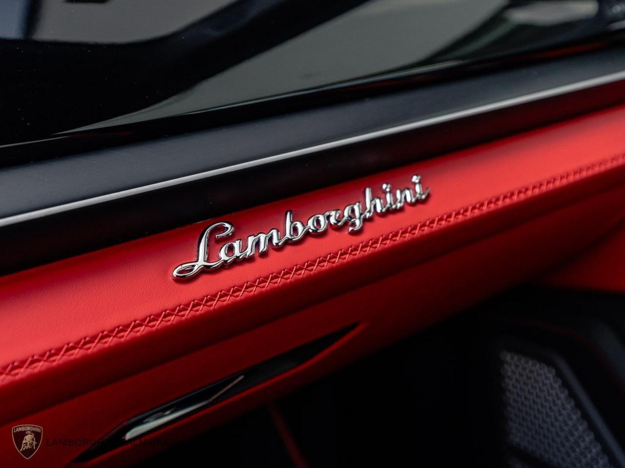 2026 Lamborghini Urus SE West Palm Beach FL
