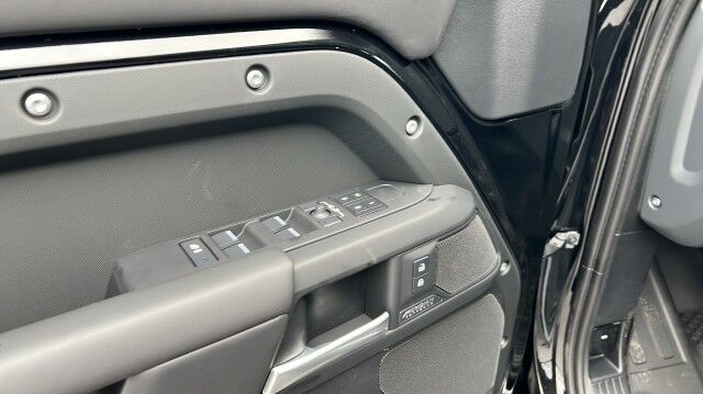 2026 Land Rover Defender X-Dynamic SE San Juan TX 2026 Land Rover Defender X-Dynamic SE San Juan TX