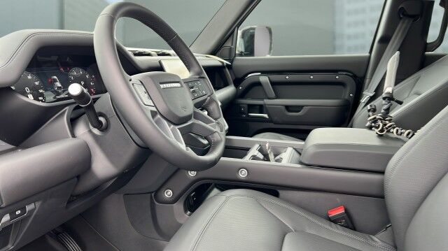 2026 Land Rover Defender X-Dynamic SE San Juan TX 2026 Land Rover Defender X-Dynamic SE San Juan TX