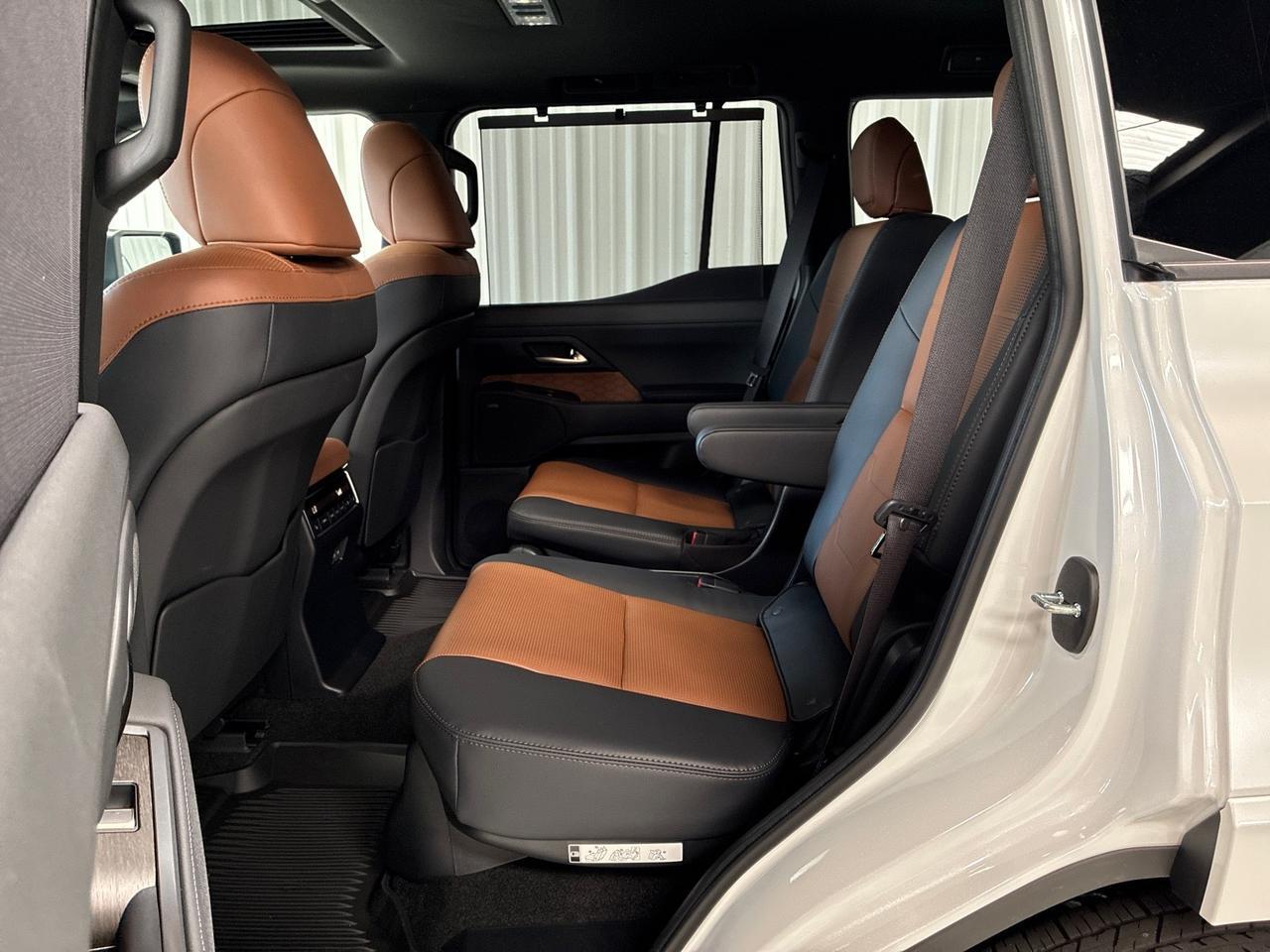 2026 Lexus GX550 Luxury, Captain's Chairs, Cold Area Pkg, Traffic Jam Assist, HUD, ML Sound Houston TX 2026 Lexus GX550 Luxury, Captain's Chairs, Cold Area Pkg, Traffic Jam Assist, HUD, ML Sound Houston TX