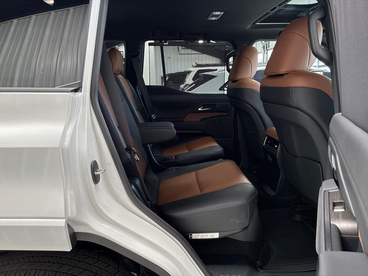 2026 Lexus GX550 Luxury, Captain's Chairs, Cold Area Pkg, Traffic Jam Assist, HUD, ML Sound Houston TX 2026 Lexus GX550 Luxury, Captain's Chairs, Cold Area Pkg, Traffic Jam Assist, HUD, ML Sound Houston TX