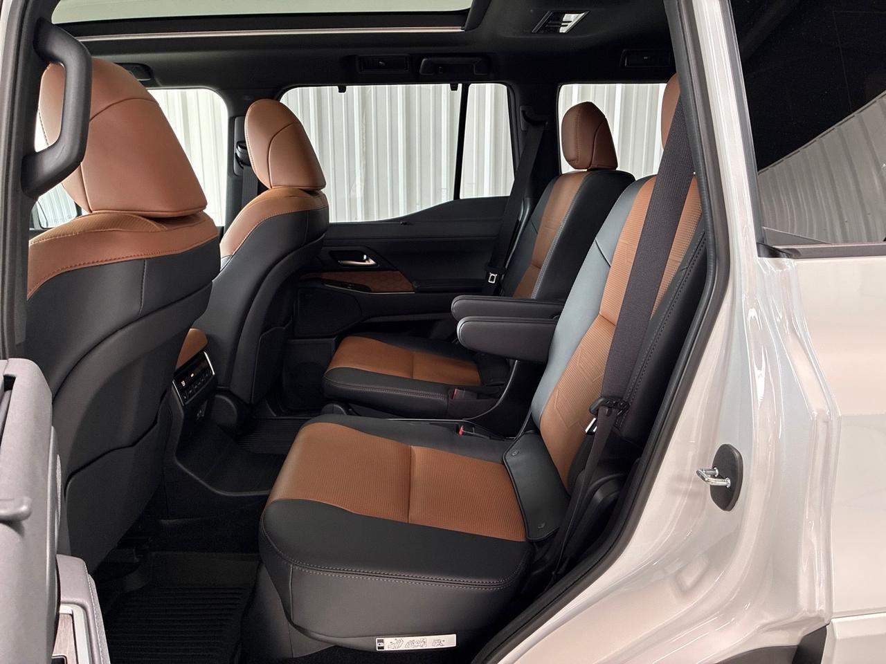 2026 Lexus GX550 Luxury+, Captain's Seats, Cold Area Pkg, Digital Key, HUD, Traffic Jam Assist Houston TX 2026 Lexus GX550 Luxury+, Captain's Seats, Cold Area Pkg, Digital Key, HUD, Traffic Jam Assist Houston TX