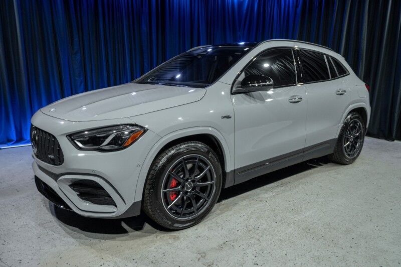 2026 Mercedes-Benz GLA AMG GLA 35's photo