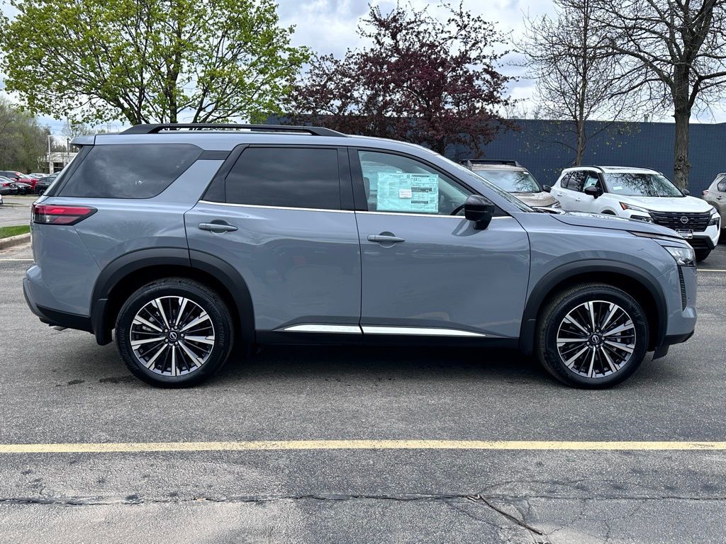 2026 Nissan Pathfinder Platinum W/ Captain Seat Package