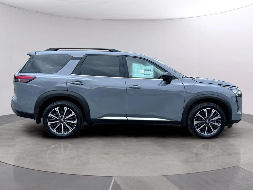 2026 Nissan Pathfinder Platinum W/ Captain Seat Package