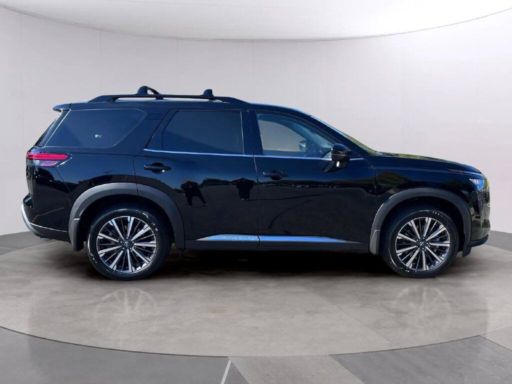 2026 Nissan Pathfinder Platinum W/ Captains Seat Pkg