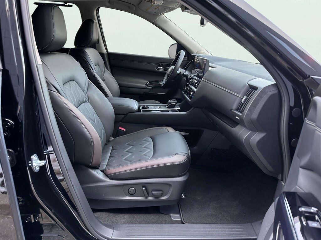 2026 Nissan Pathfinder Platinum w/Captain Chairs Pkg San Clemente CA