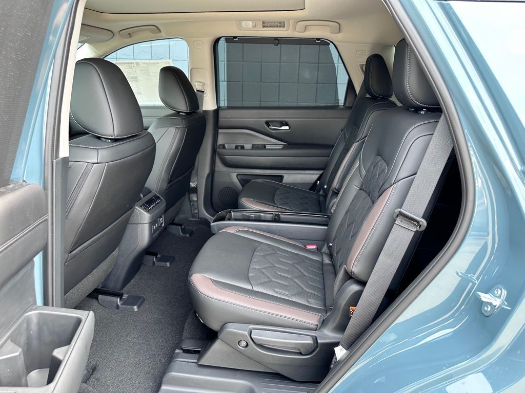 2026 Nissan Pathfinder Platinum w/Captain Chairs Pkg San Clemente CA