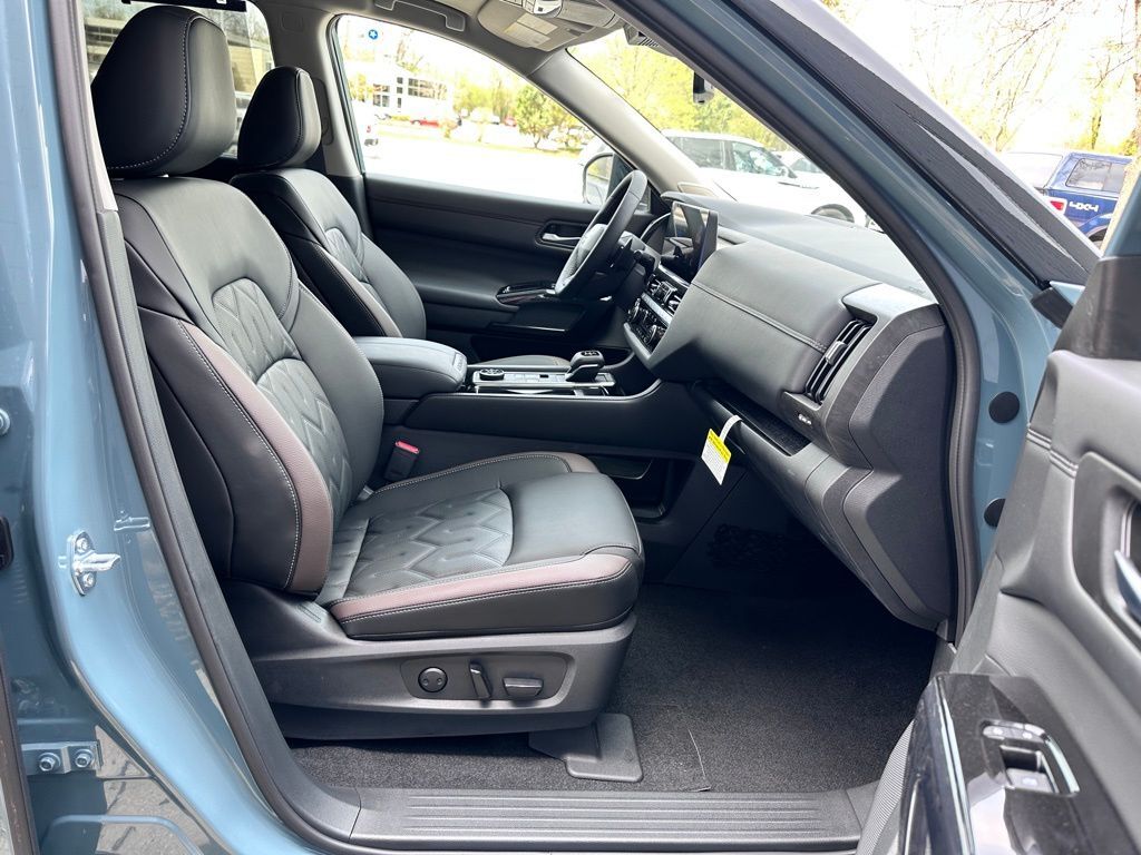 2026 Nissan Pathfinder Platinum w/Captain Chairs Pkg San Clemente CA