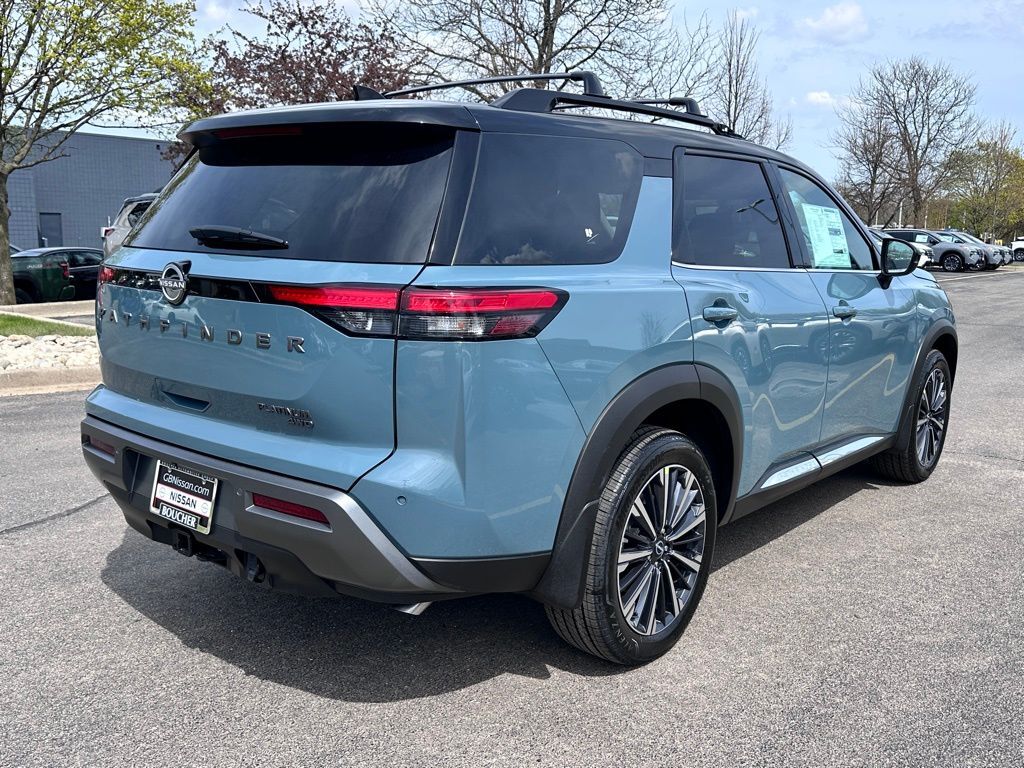 2026 Nissan Pathfinder Platinum w/Captain Chairs Pkg