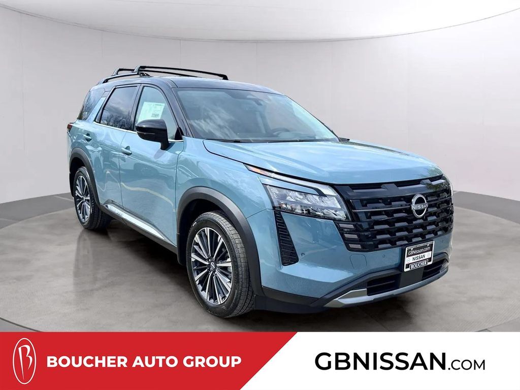 2026 Nissan Pathfinder Platinum w/Captain Chairs Pkg