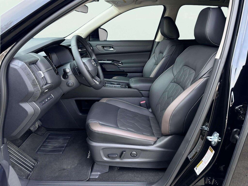 2026 Nissan Pathfinder Platinum w/Captain Chairs Pkg San Clemente CA