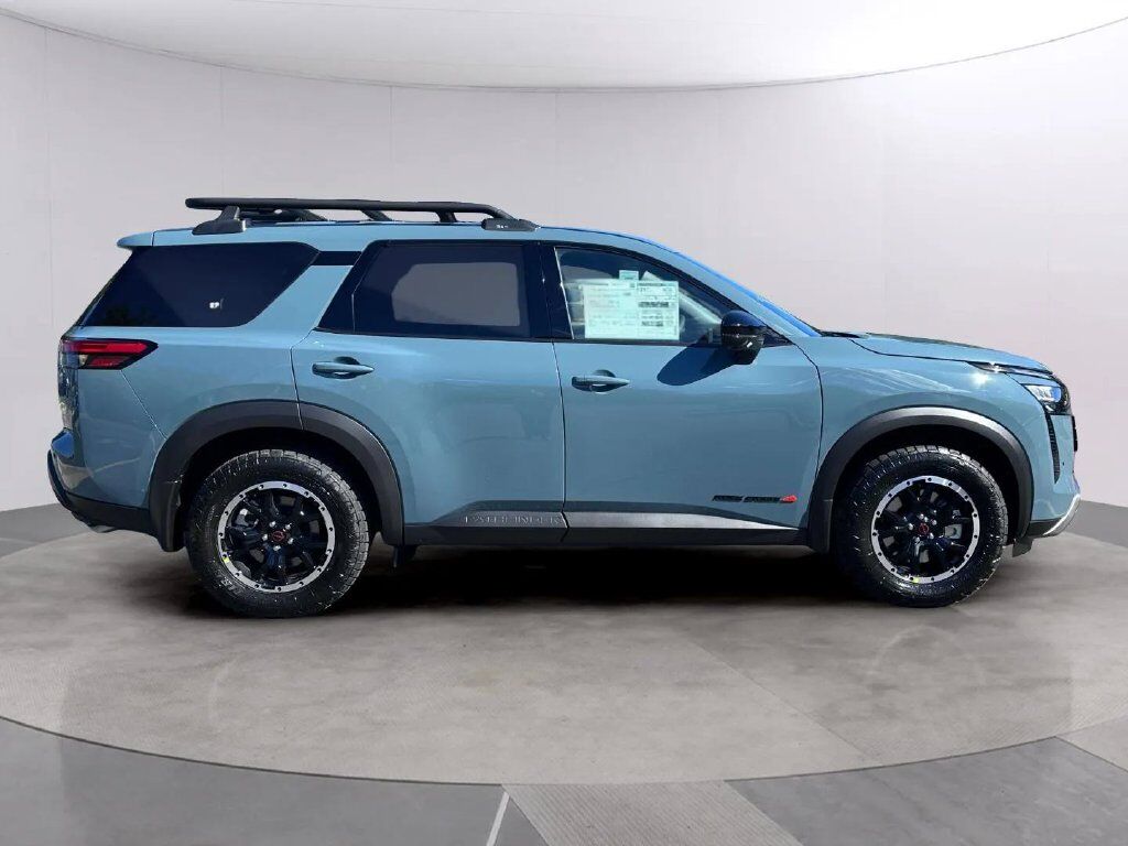 2026 Nissan Pathfinder Rock Creek W/ Captains Chairs Pkg
