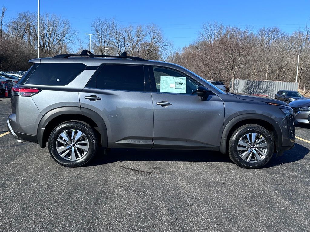 2026 Nissan Pathfinder SL