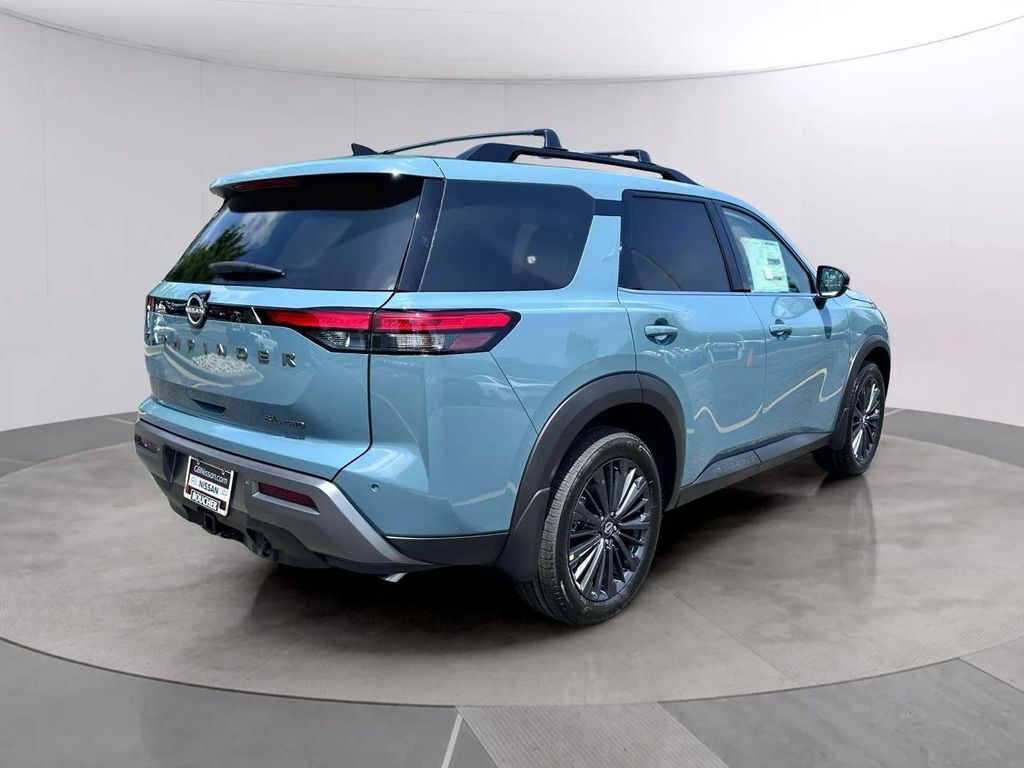2026 Nissan Pathfinder SL