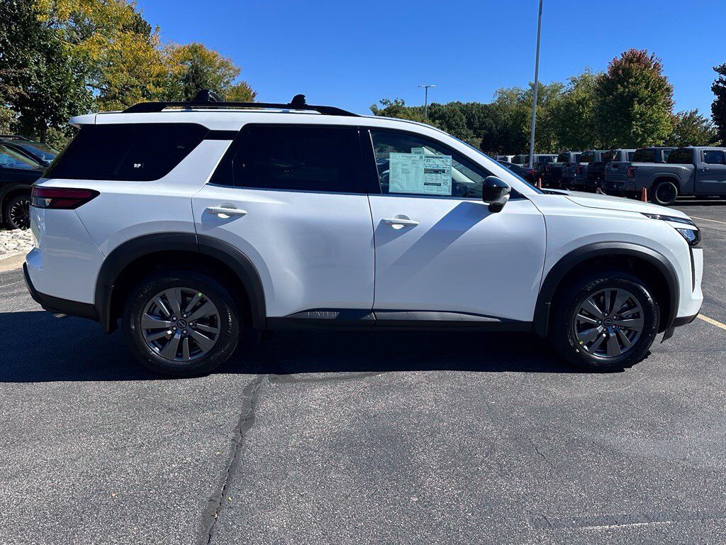 2026 Nissan Pathfinder SV