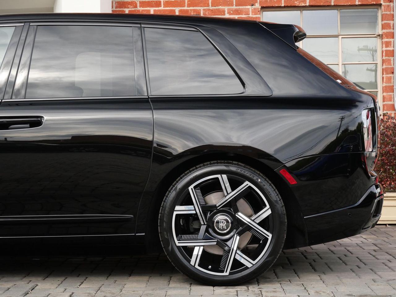 2026 Rolls-Royce Black Badge Cullinan Lawrence KS